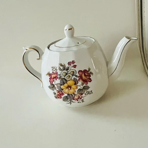 Ellgreave England Floral Bone China Teapot with Gold Trim - Picture 14 of 14